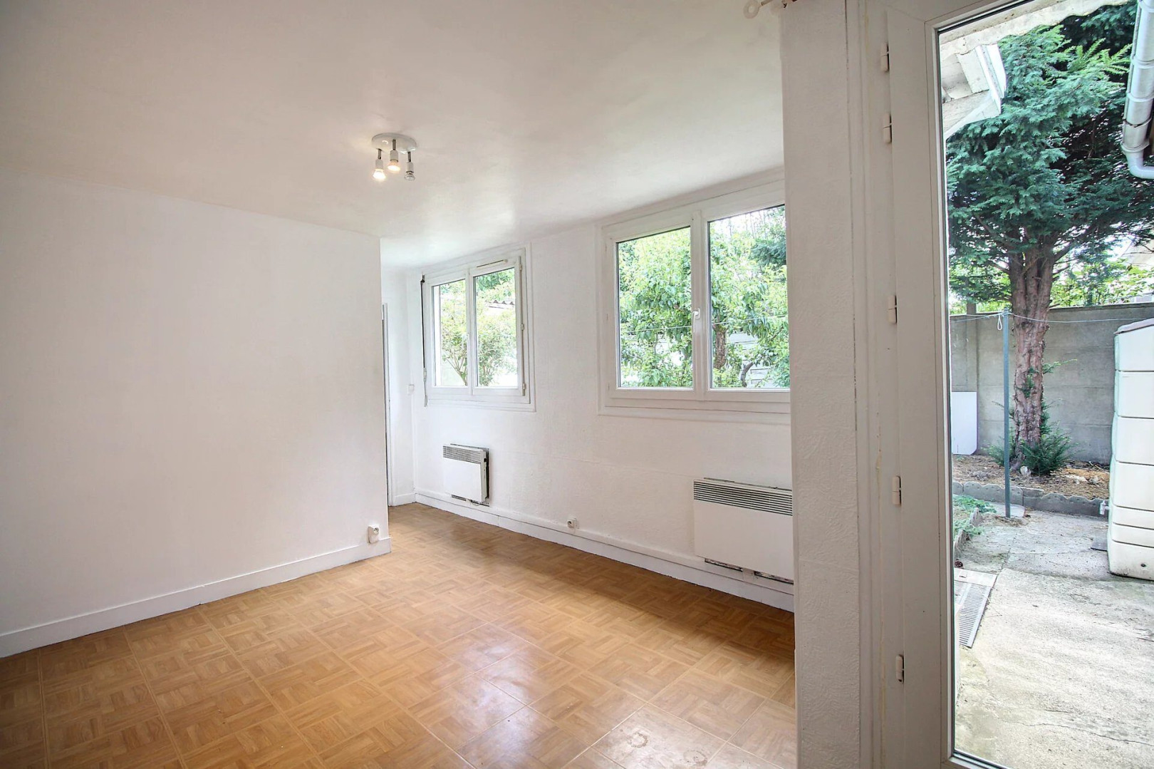 
                                                Location
                                                 Ormesson maison 48m2 avec garage