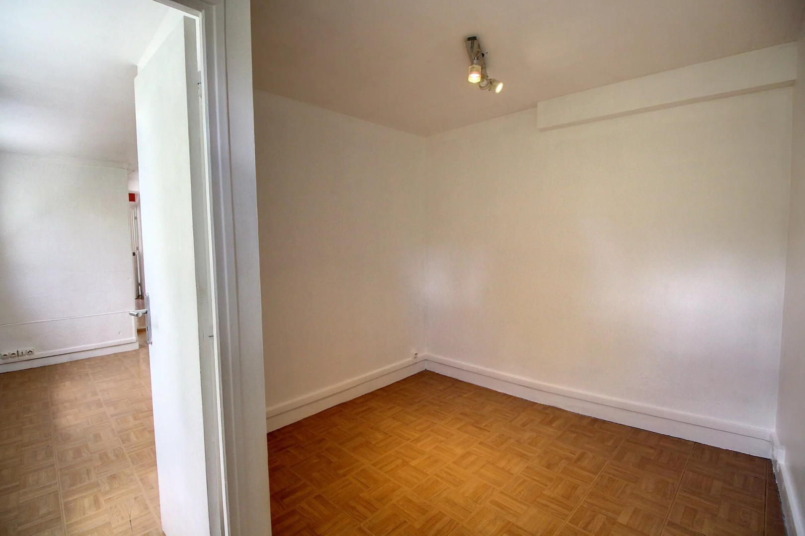 
                                                Location
                                                 Ormesson maison 48m2 avec garage