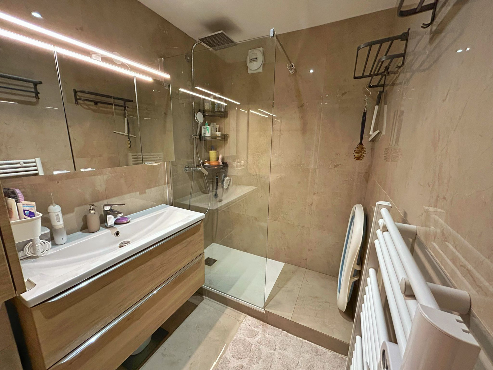 
                                                Vente
                                                 OULLINS – Lumineux T3 de 71 m² avec balcon, cave et potentiel T4