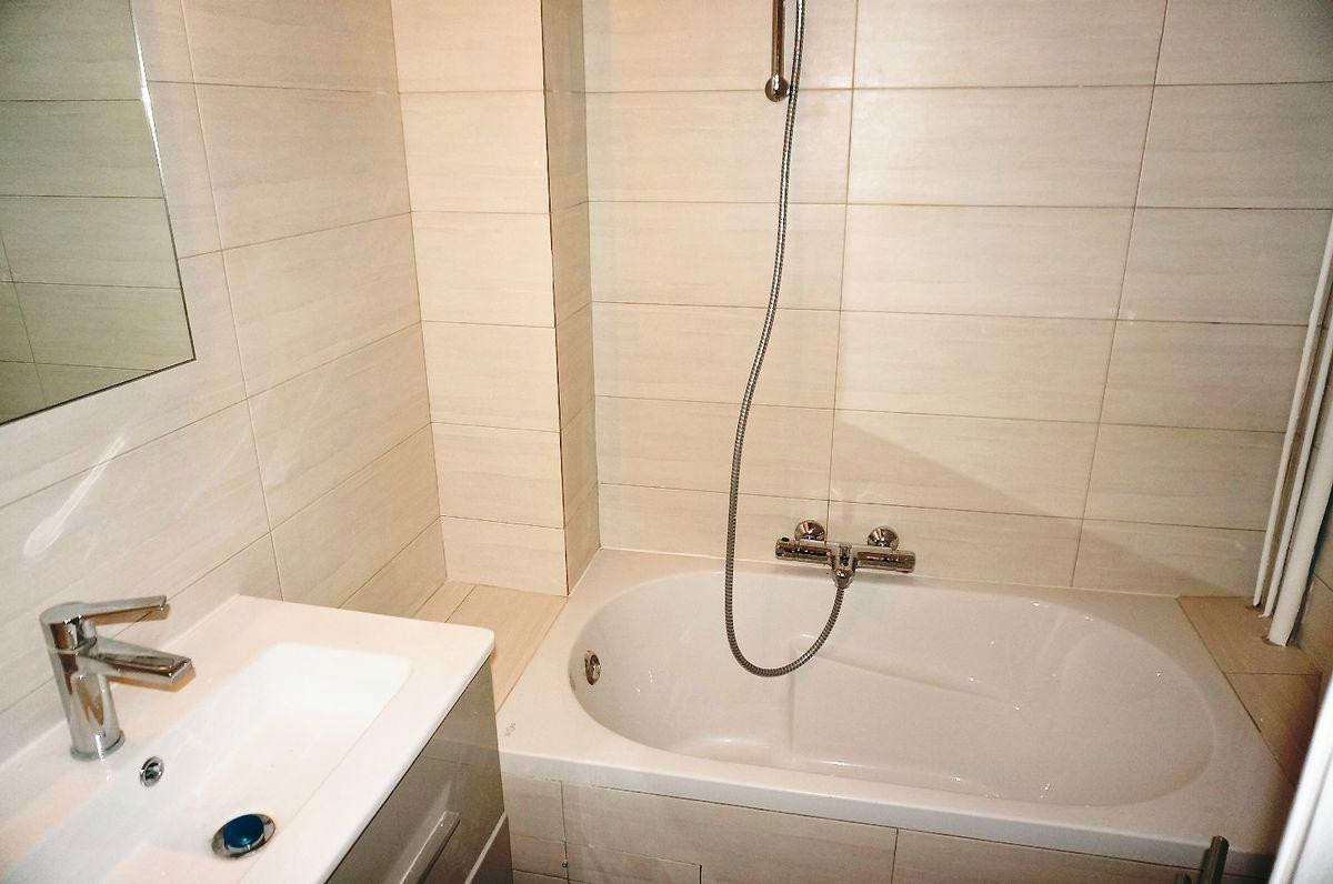 
                                                Location
                                                 P17 Rue Pouchet meublé 2 pièces Rdc sur jardin