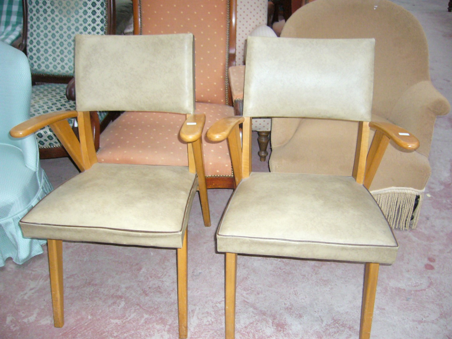 
                                                Meuble
                                                 Paire de petits fauteuils, promotion