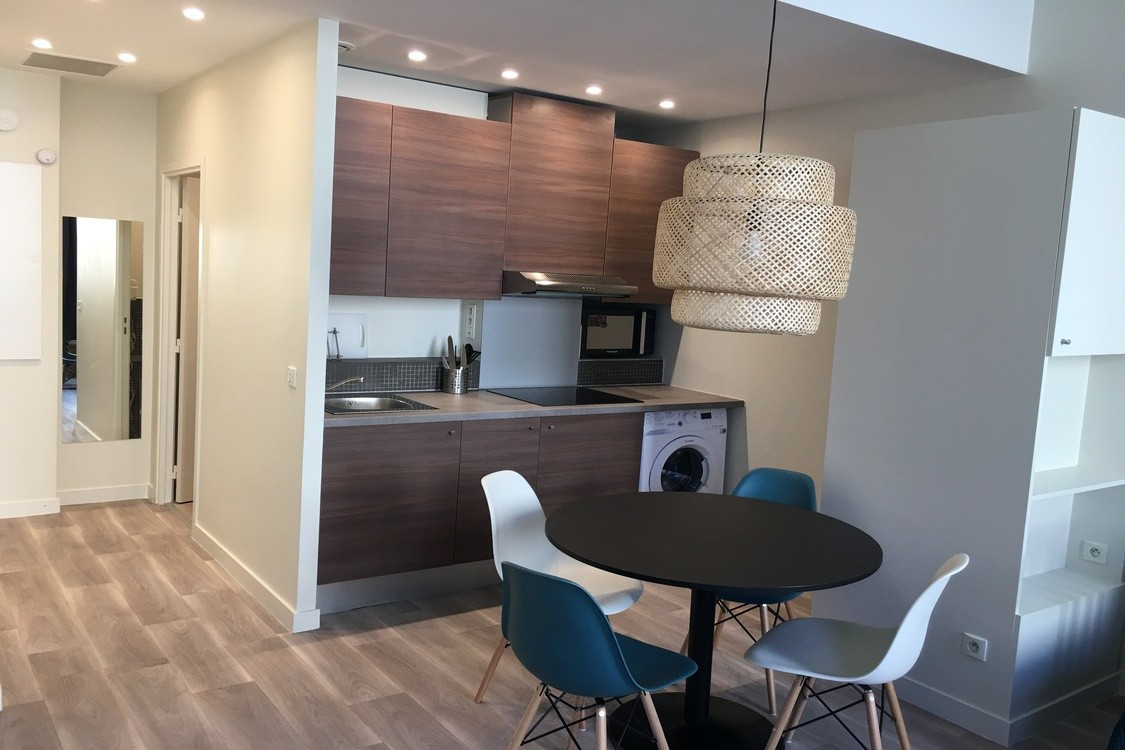 
                                                Location
                                                 Paradis21