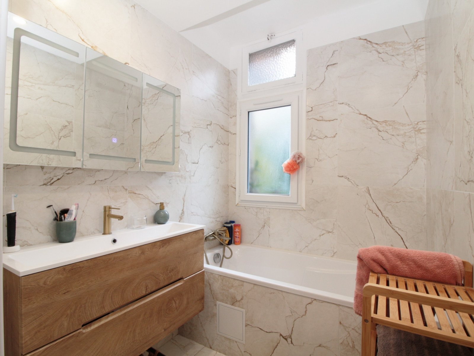 
                                                Vente
                                                 Parc Impérial Nice 4 pièces VUE MER panoramique a vendre