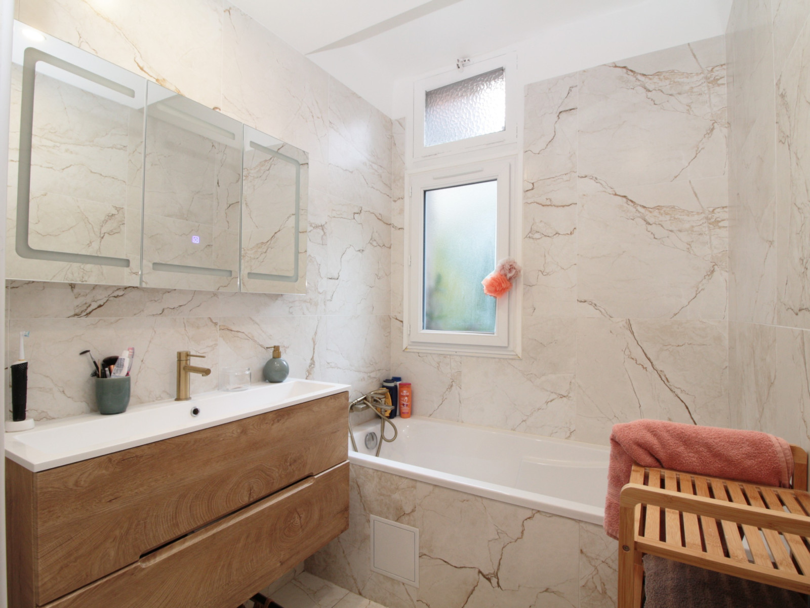 
                                                Vente
                                                 Parc Impérial Nice 4 pièces VUE MER panoramique a vendre