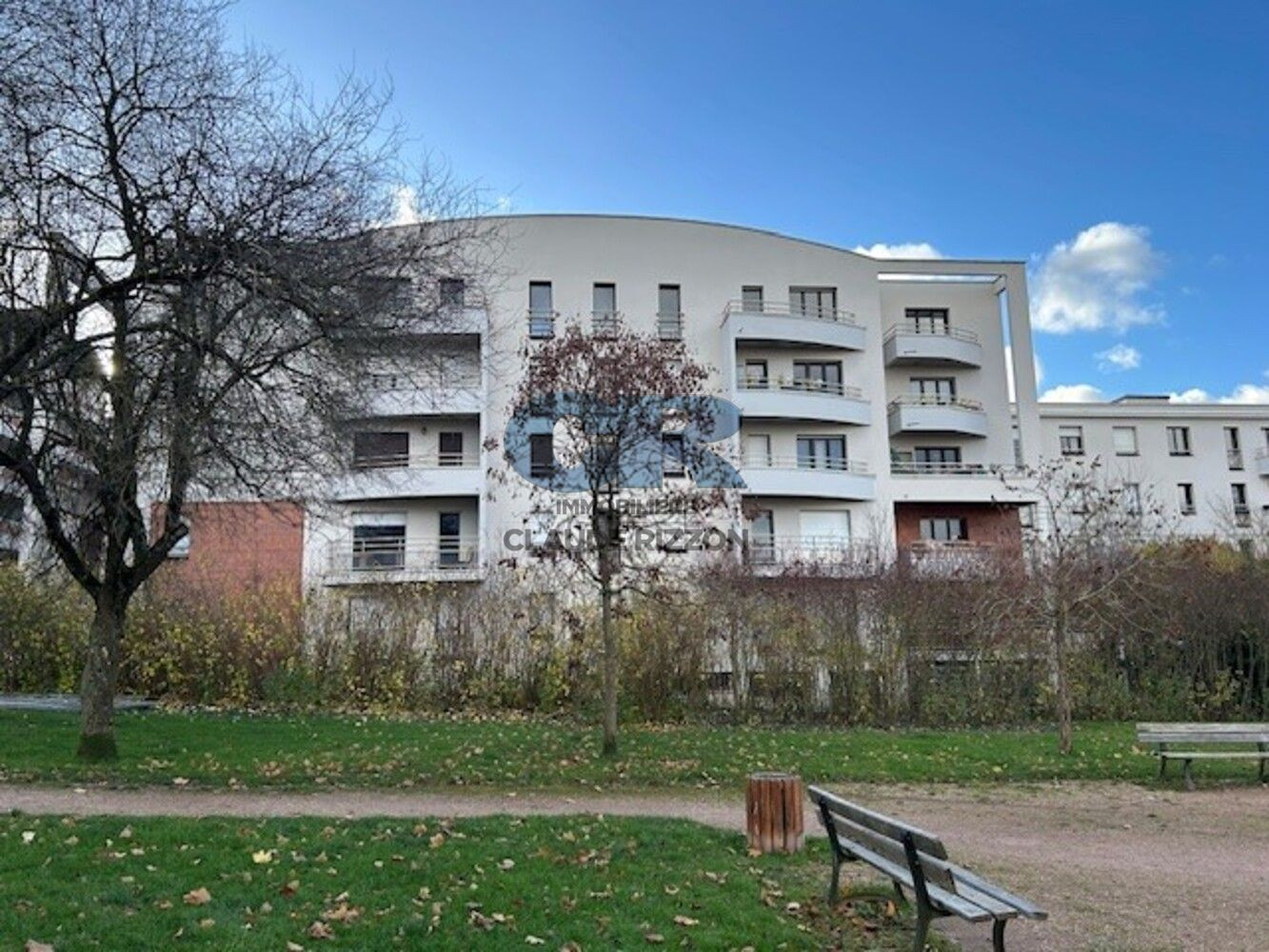
                                                Vente
                                                 PARC STE MARIE - F2 à vendre