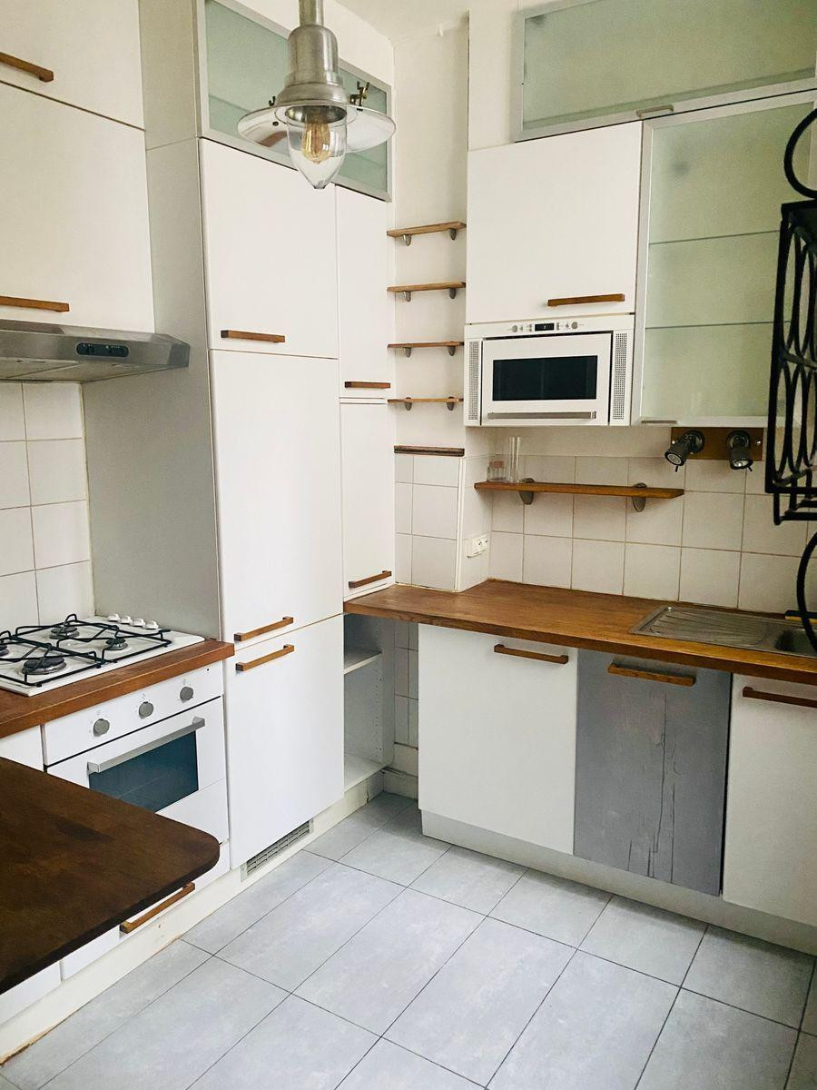 
                                                Location
                                                 Paris 10e (75010)
