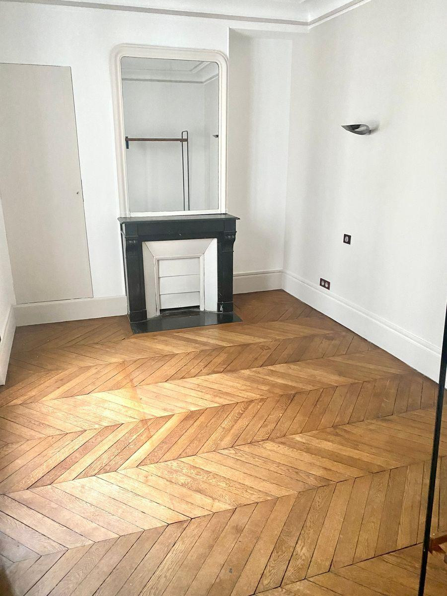 
                                                Location
                                                 Paris 10e (75010)