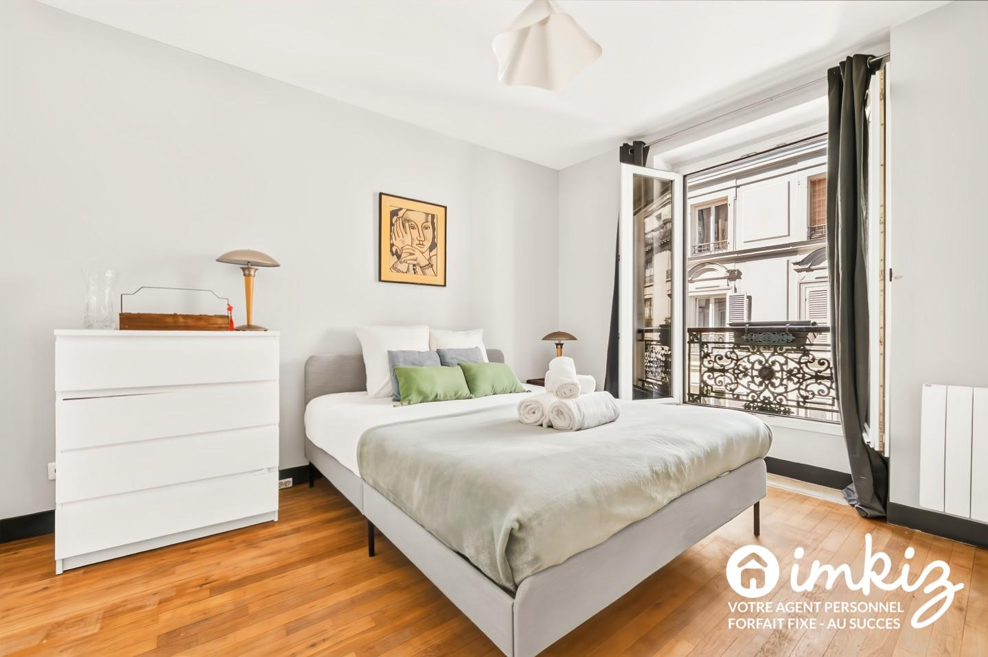 
                                                Vente
                                                 Paris 10ème 4 pièces 98 m² sur rue rénové