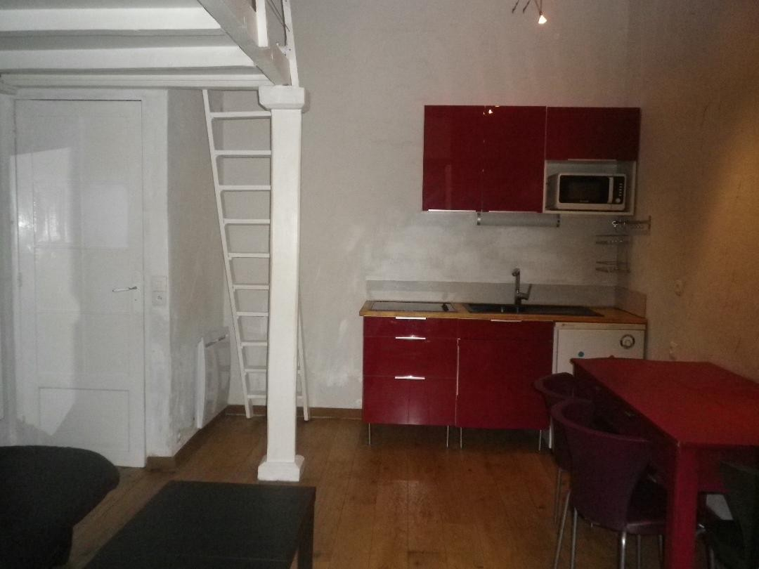 
                                                Vente
                                                 Paris 11e studio meublé 18 m2