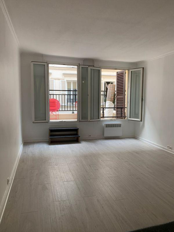 
                                                Location
                                                 PARIS 12e Gare de Lyon. Studio 30 m² + terrasse