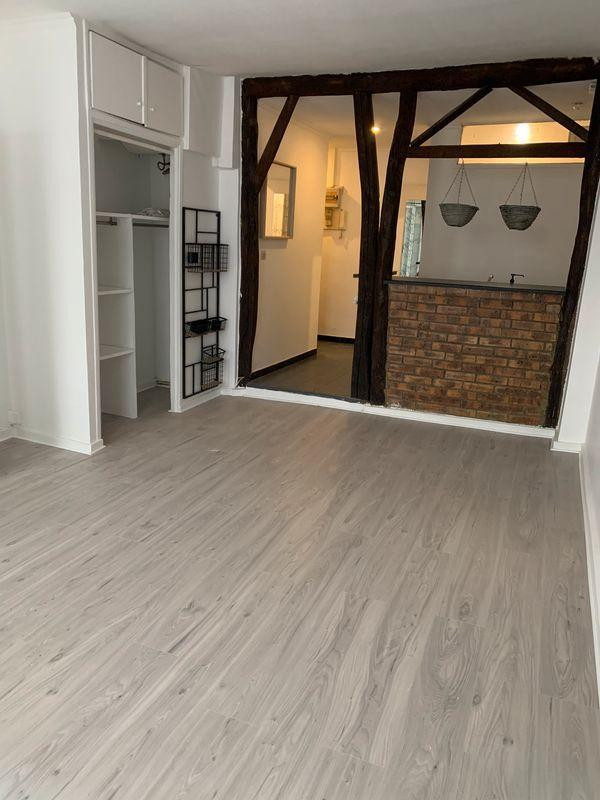 
                                                Location
                                                 PARIS 12e Gare de Lyon. Studio 30 m² + terrasse