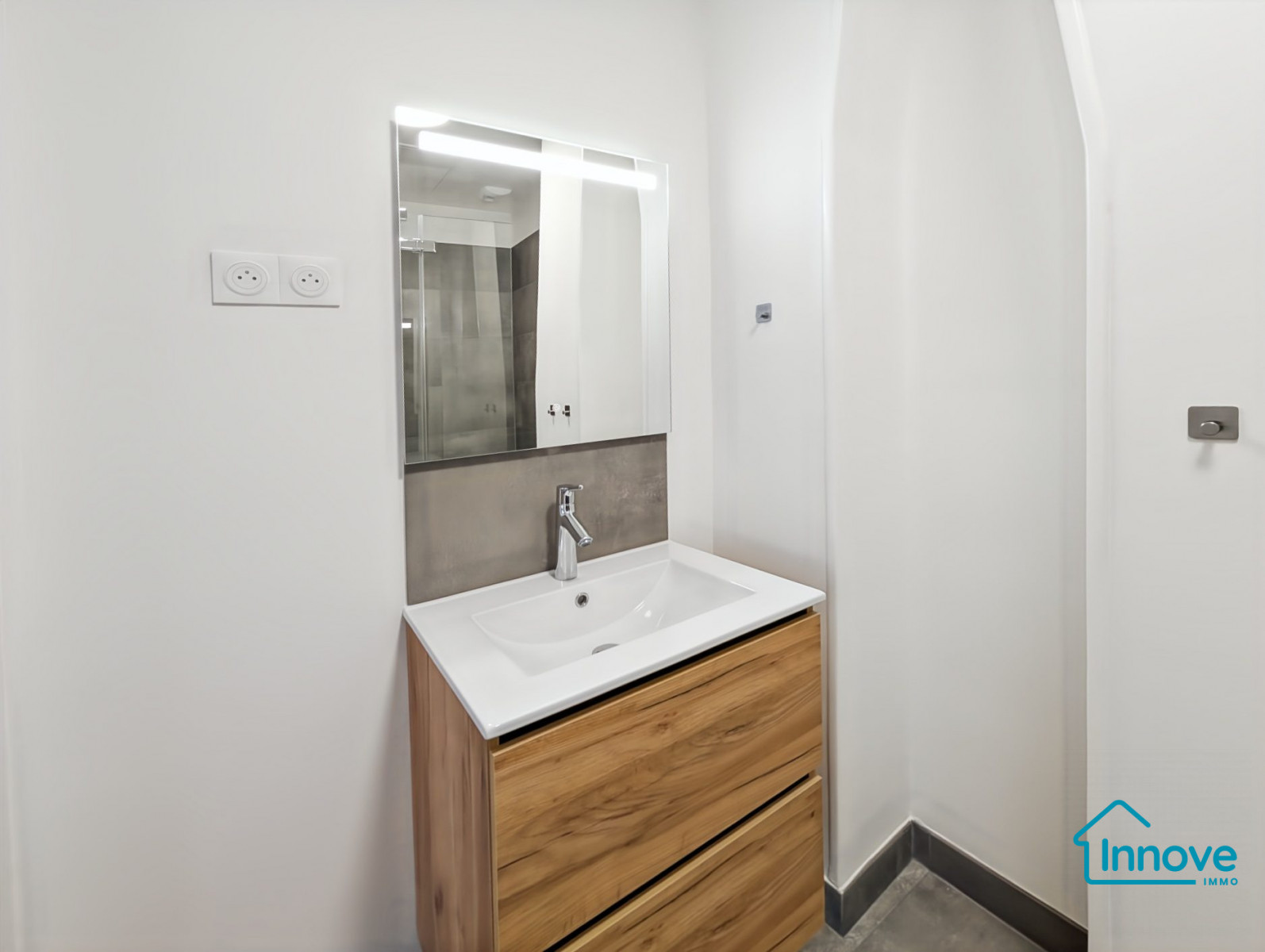 
                                                Location
                                                 Paris 14 – Charmant 2 pièces traversant, lumineux et avec bel