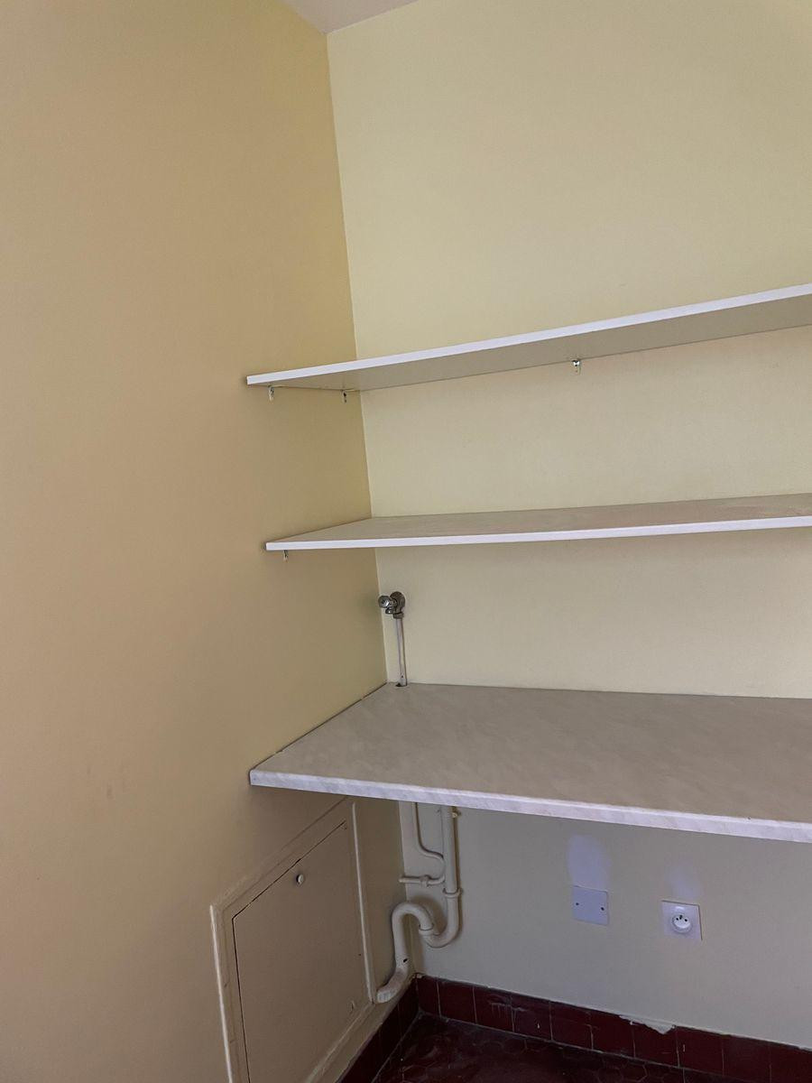 
                                                Location
                                                 Paris 15 beau studio meublé 34m²