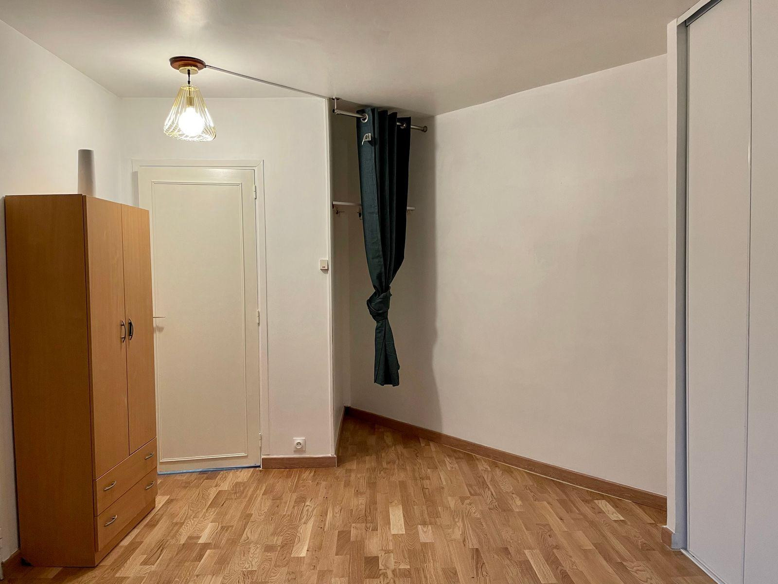 
                                                Location
                                                 Paris 15 beau studio meublé 34m²
