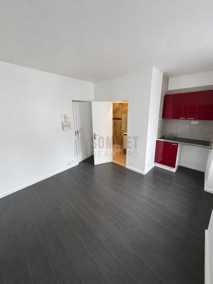 
                                                Location
                                                 PARIS 15ᵉ – RUE VIALA – STUDIO LUMINEUX