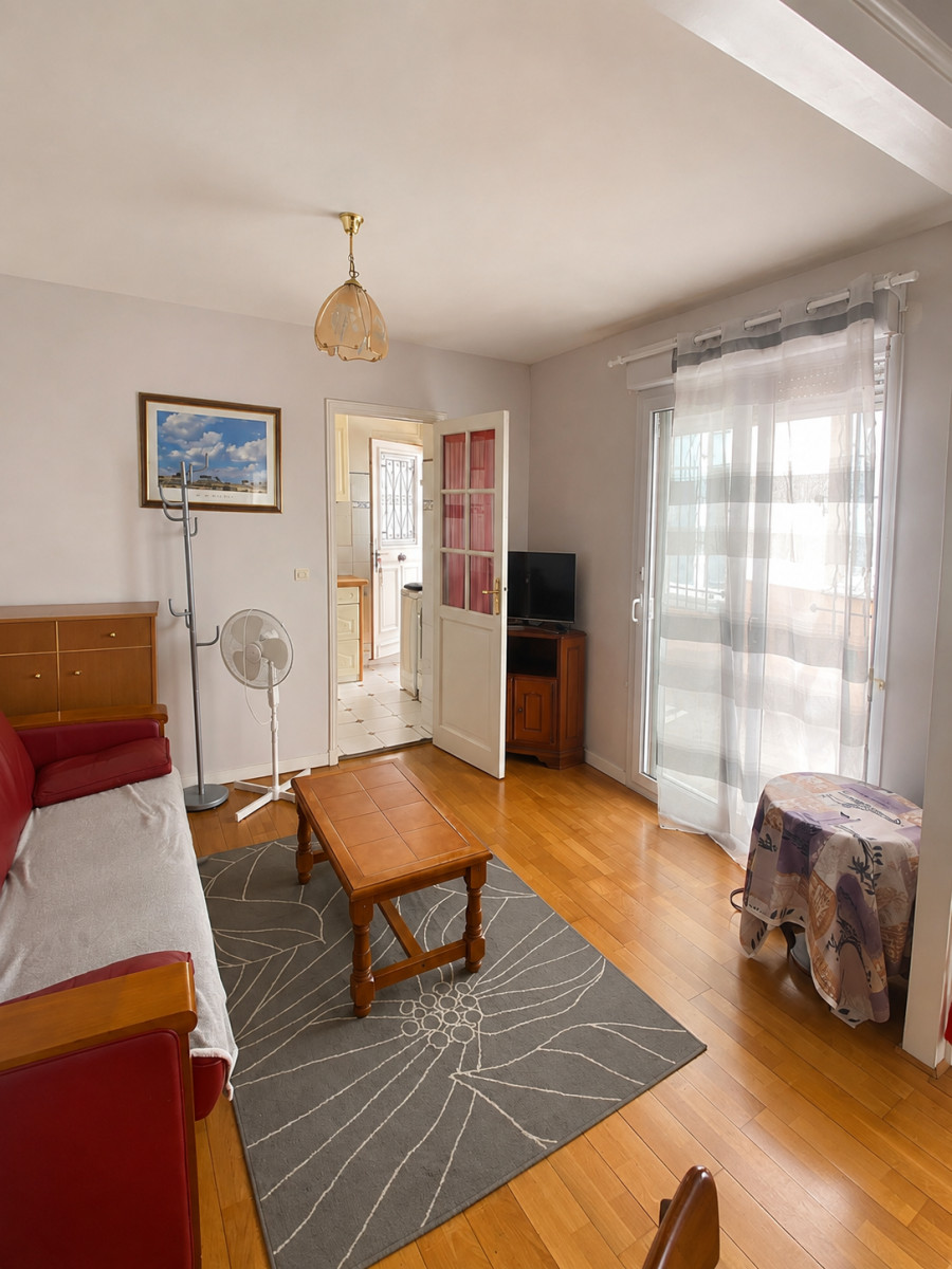 
                                                Vente
                                                 Paris 15e – Appartement 2 pièces de 37,93 m² – Dernier étage – Cave