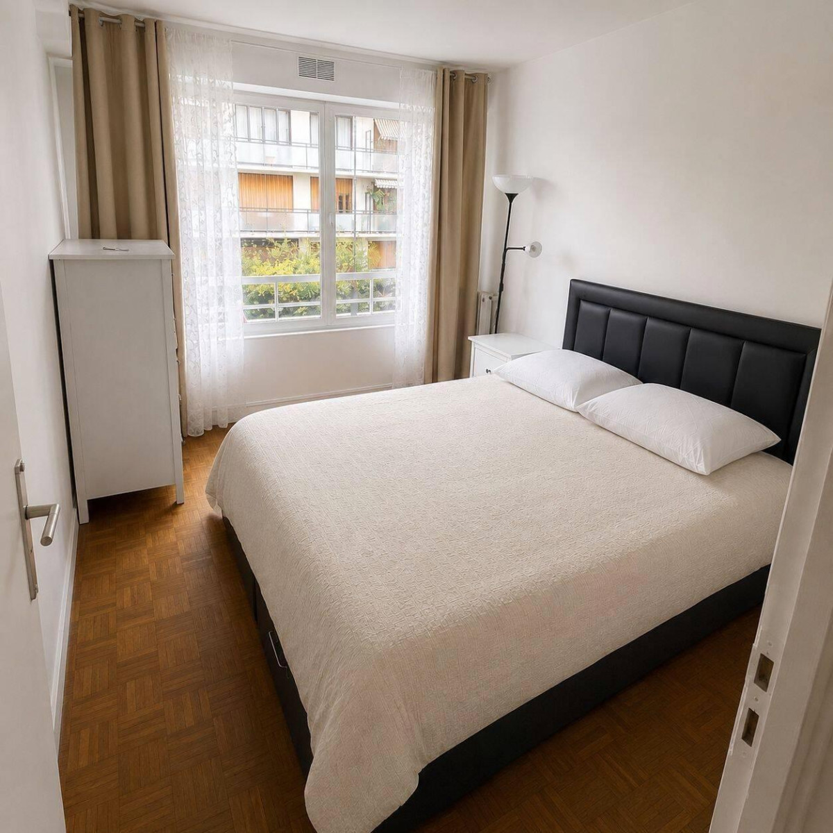 
                                                Location
                                                 PARIS 15e – LOCATION MEUBLÉE – 3 PIÈCES 65 m²