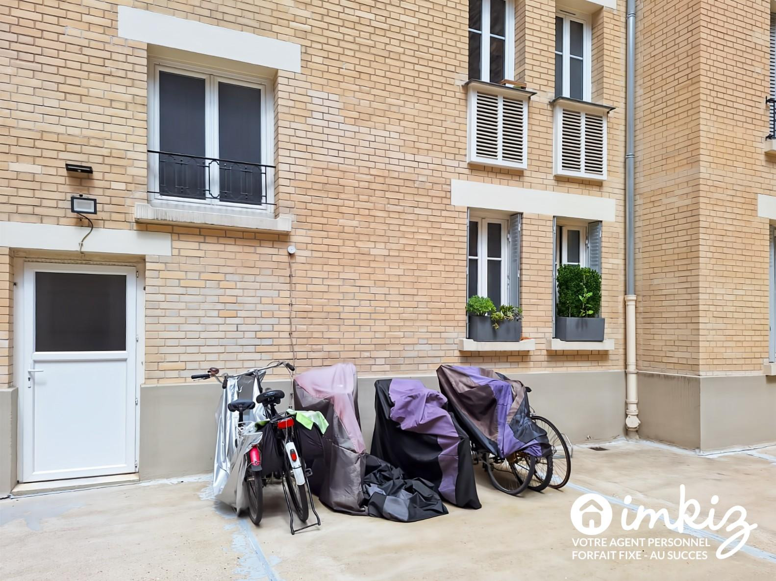 
                                                Vente
                                                 Paris 15ème 44 m² traversant, calme et lumineux