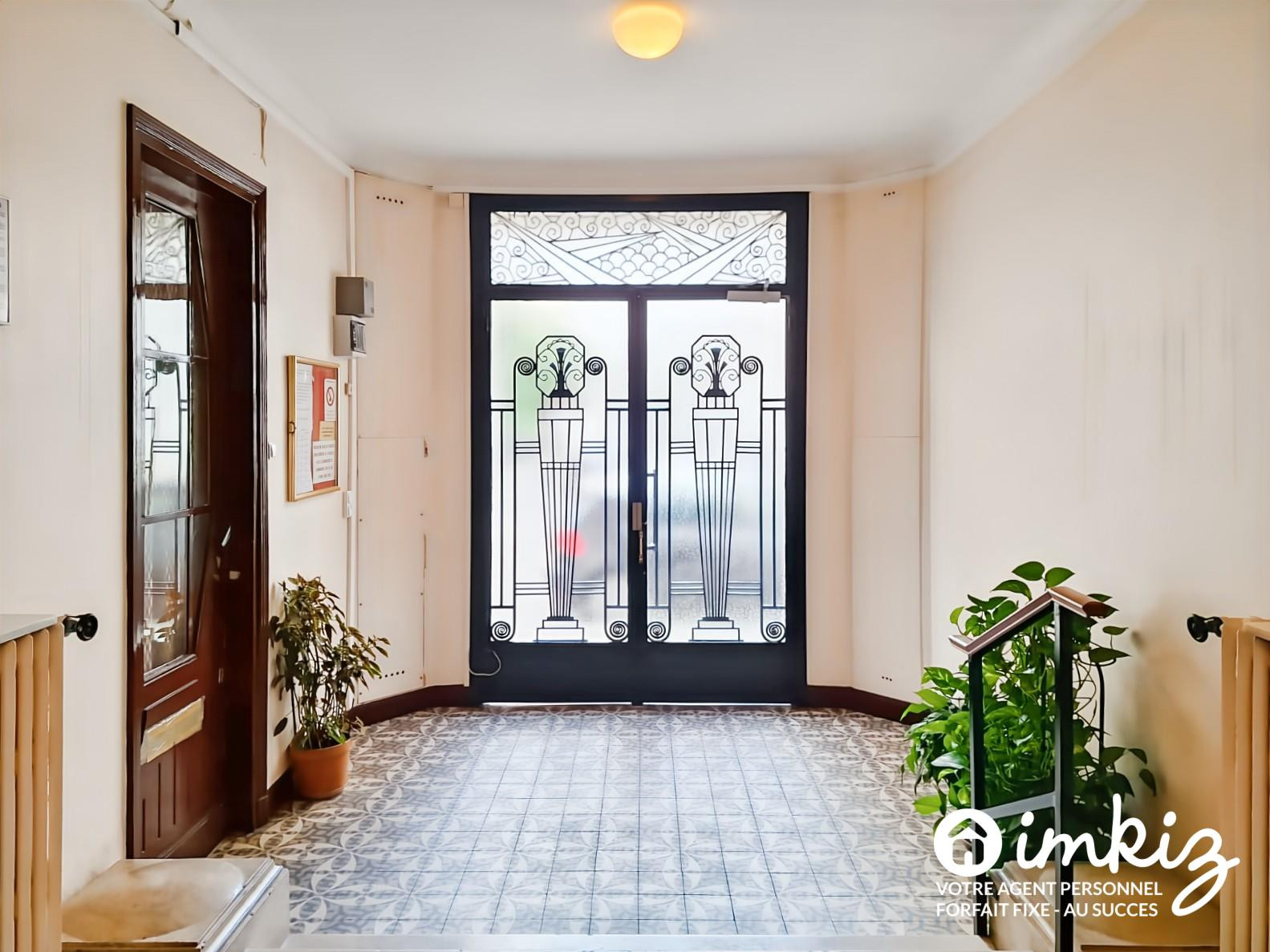 
                                                Vente
                                                 Paris 15ème 44 m² traversant, calme et lumineux