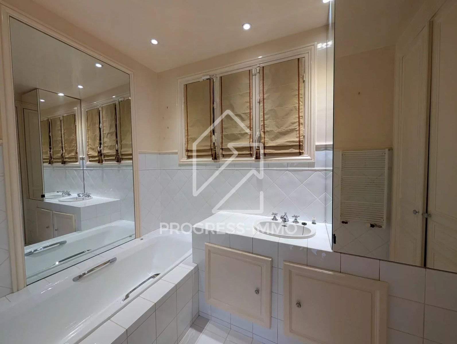 
                                                Vente
                                                 Paris 16 – Appartement de caractère, bel emplacement