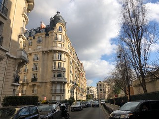 
                                                Vente
                                                 Paris 16e – Avenue Adrien Hébrard – Chambre de service au 8e étage avec ascenseur
