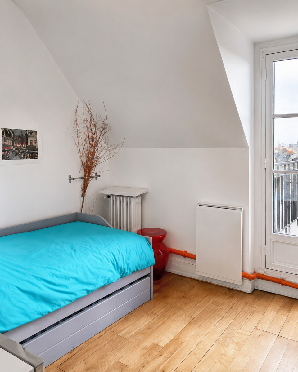 
                                                Vente
                                                 Paris 16e – Avenue Adrien Hébrard – Chambre de service au 8e étage avec ascenseur