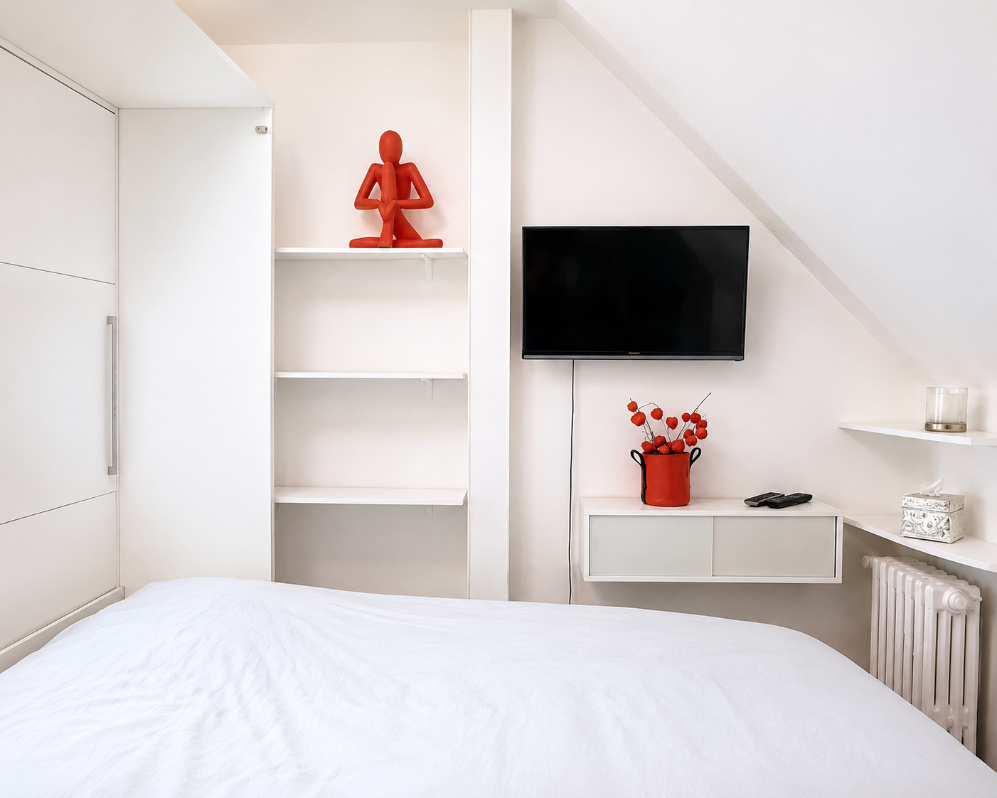 
                                                Vente
                                                 Paris 16e – Avenue Adrien Hébrard – Chambre de service / studio au 8e étage avec ascenseur
