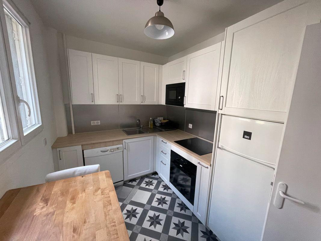 
                                                Location
                                                 Paris 17e (75017). Spacieux 2 pièces, meublé