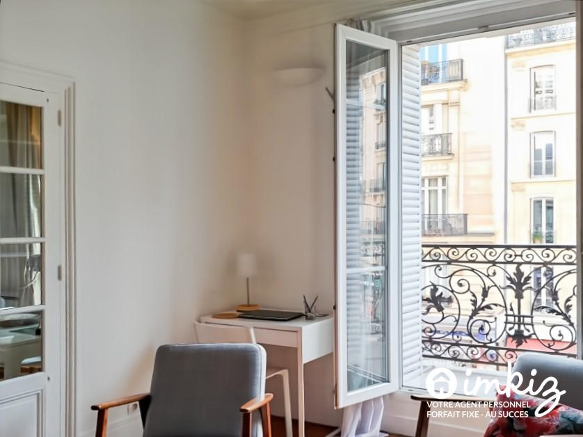 
                                                Vente
                                                 Paris 18ᵉ  3 pièces avec balcon charme ancien