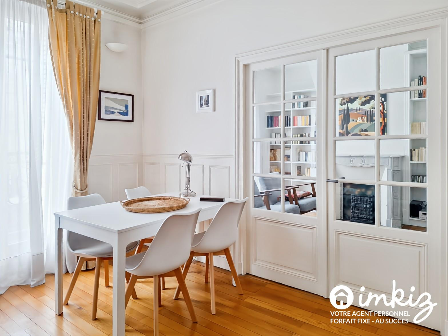 
                                                Vente
                                                 Paris 18ᵉ  3 pièces avec balcon charme ancien