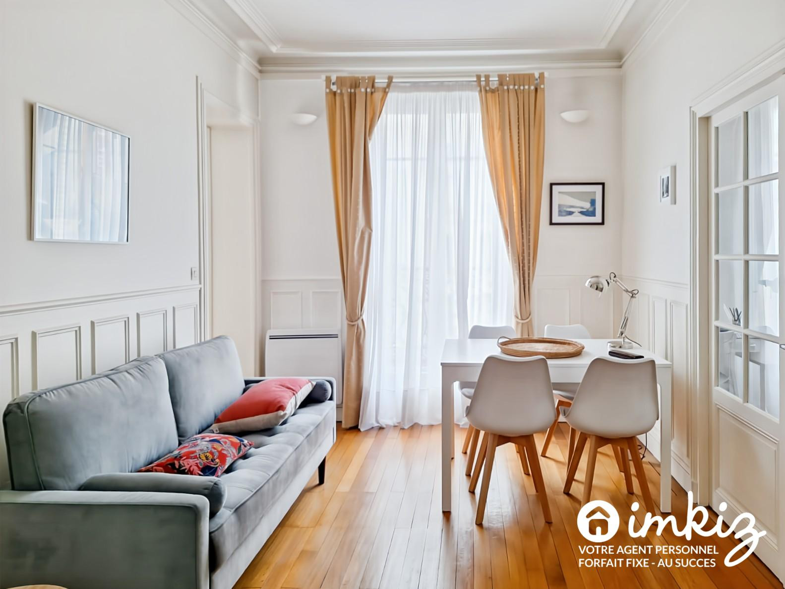
                                                Vente
                                                 Paris 18ᵉ  3 pièces avec balcon charme ancien