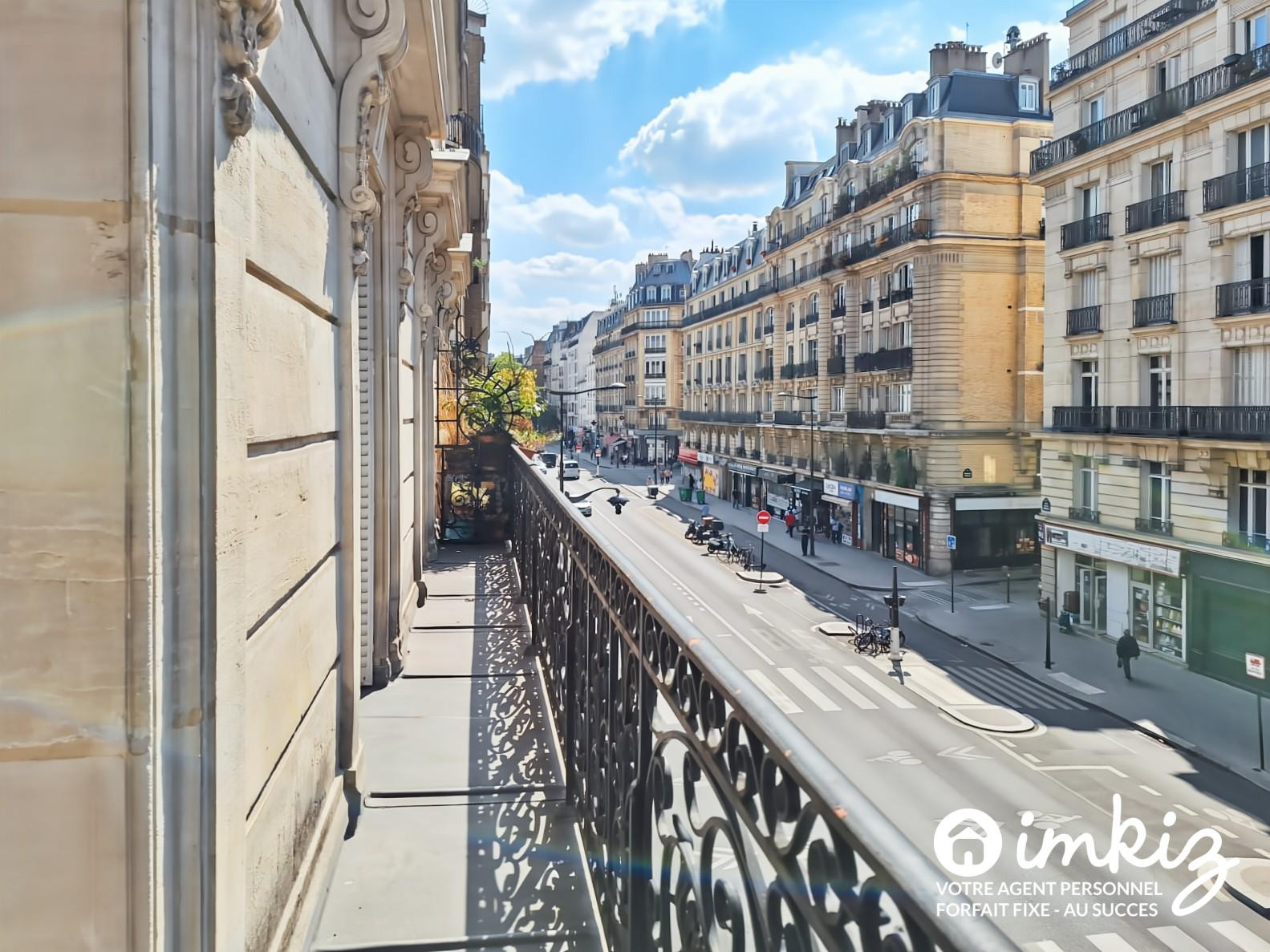 
                                                Vente
                                                 Paris 18ᵉ  3 pièces avec balcon charme ancien