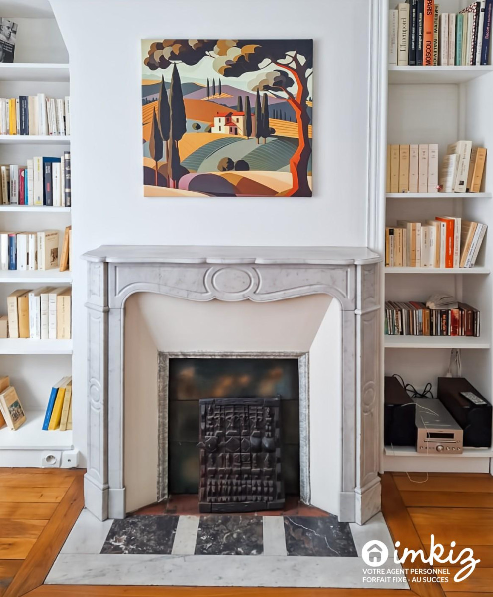 
                                                Vente
                                                 Paris 18ᵉ  3 pièces avec balcon charme ancien