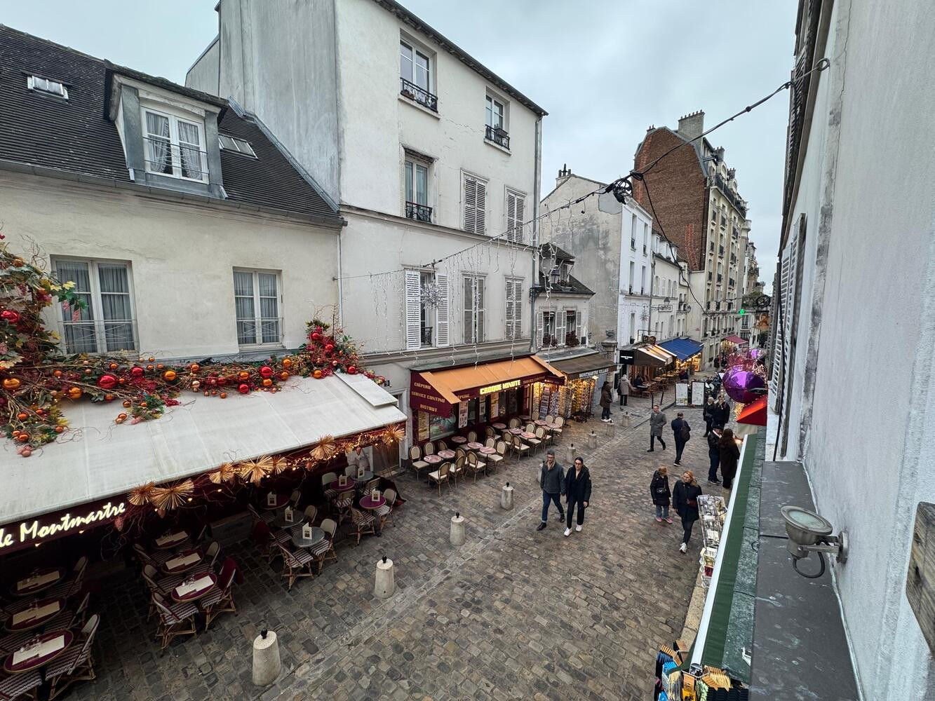 
                                                Location
                                                 PARIS 18e – MONTMARTRE HISTORIQUE – STUDIO D'