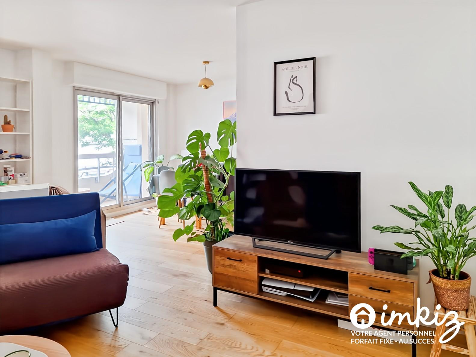 
                                                Vente
                                                 Paris 19e – 3P refait à neuf, traversant, 2 loggia