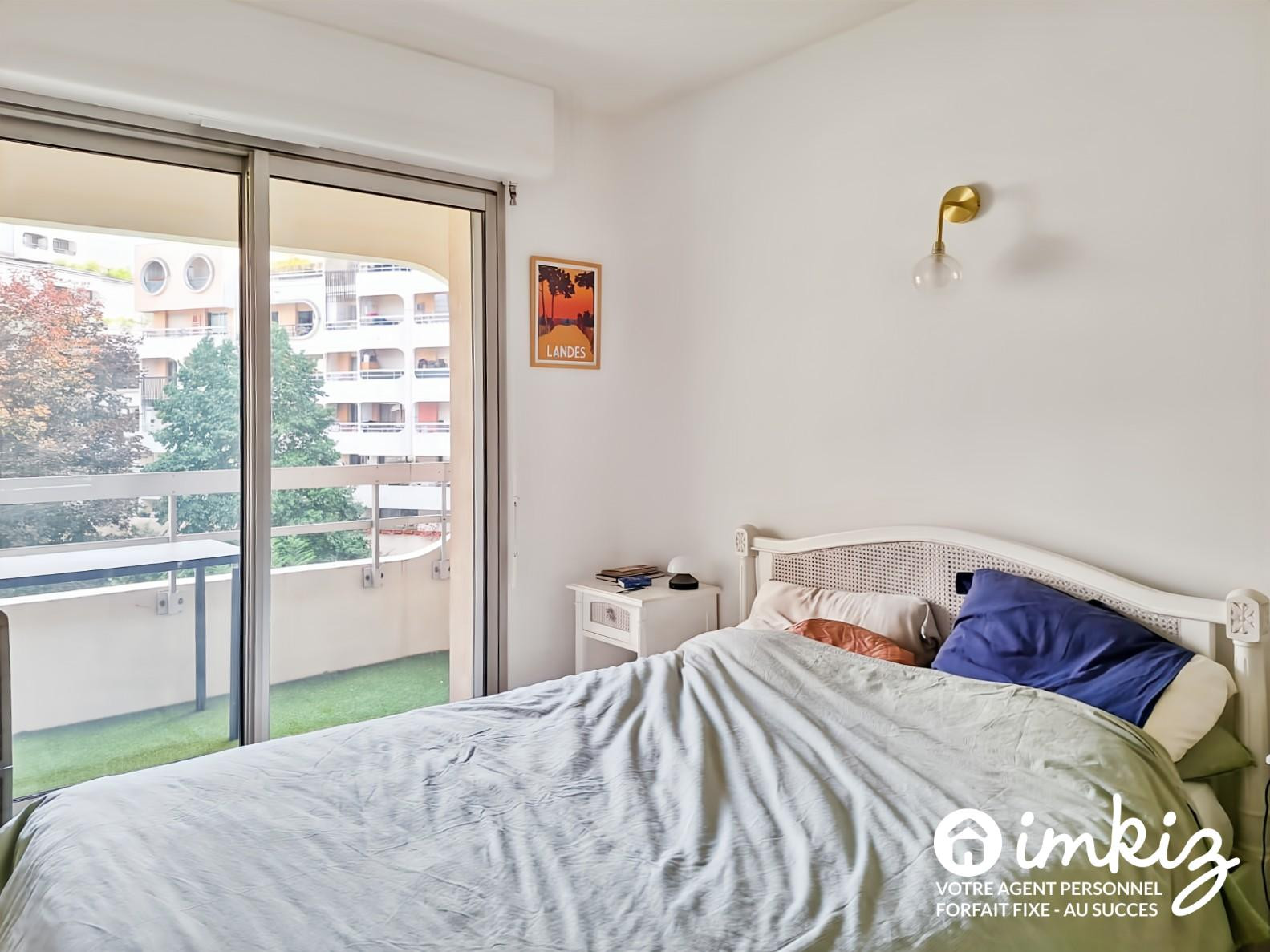 
                                                Vente
                                                 Paris 19e – 3P refait à neuf, traversant, 2 loggia