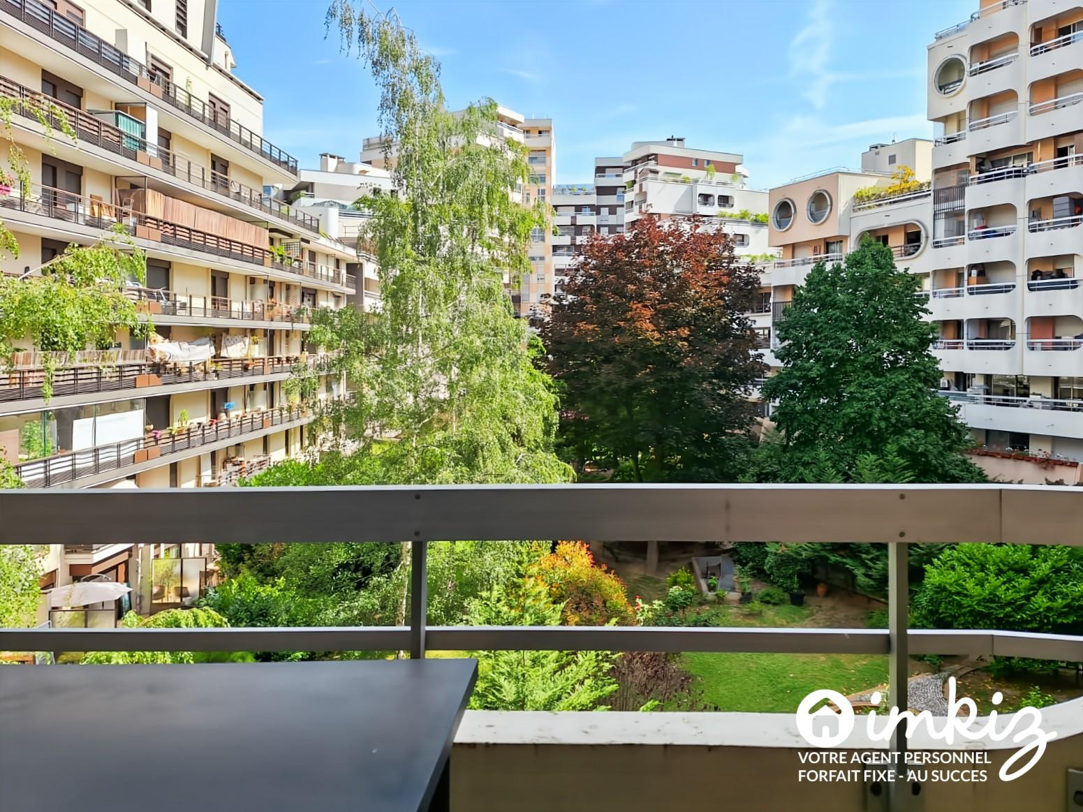 
                                                Vente
                                                 Paris 19e – 3P refait à neuf, traversant, 2 loggia