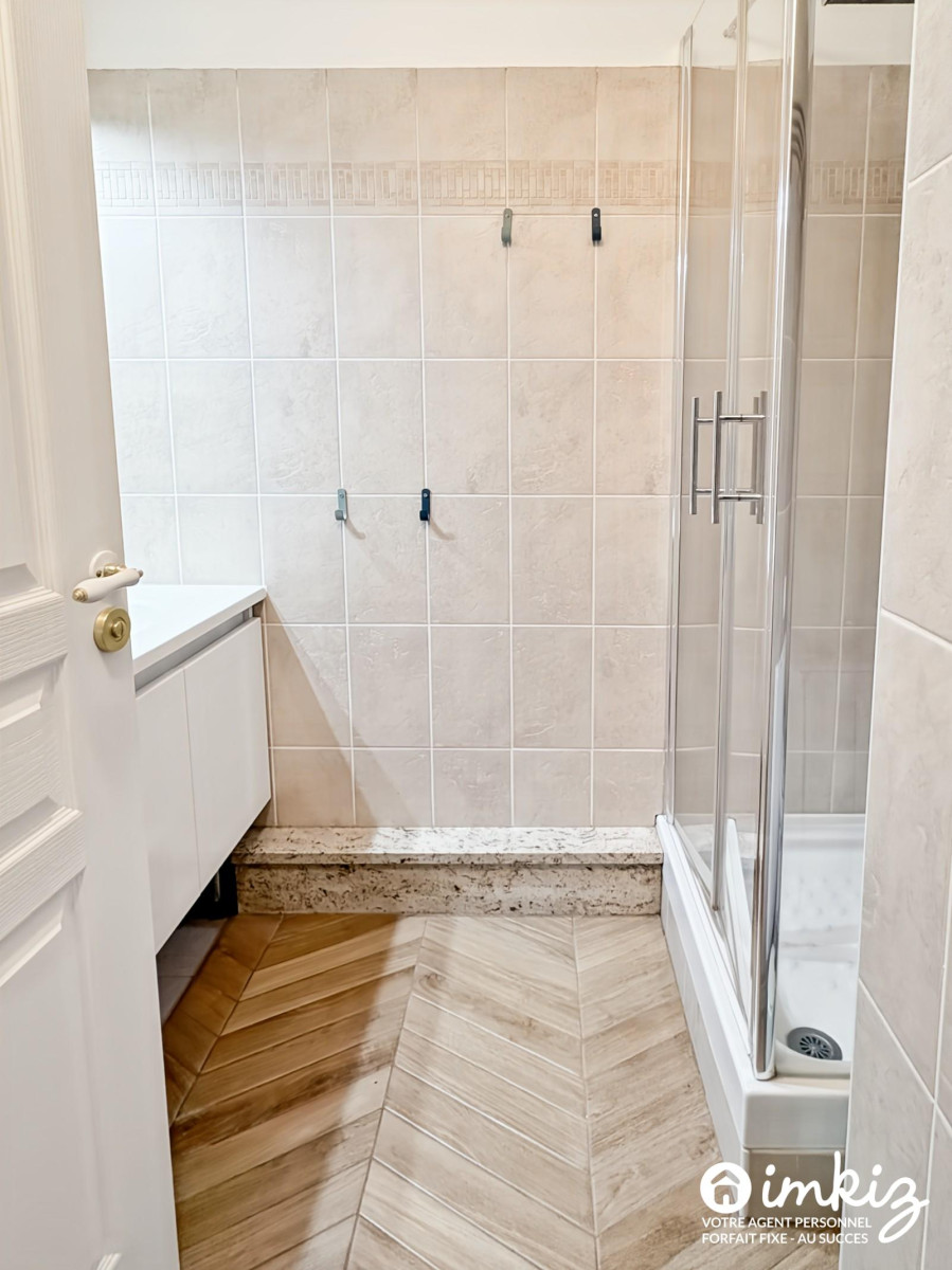
                                                Vente
                                                 Paris 19ème 4P familial traversant balcon