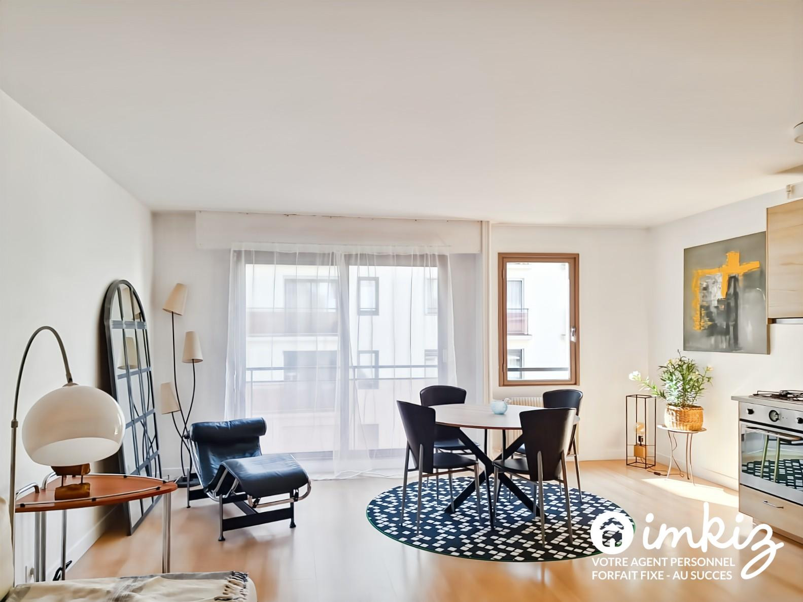 
                                                Vente
                                                 Paris 20ème 3P traversant 66 m² rénové avec cave