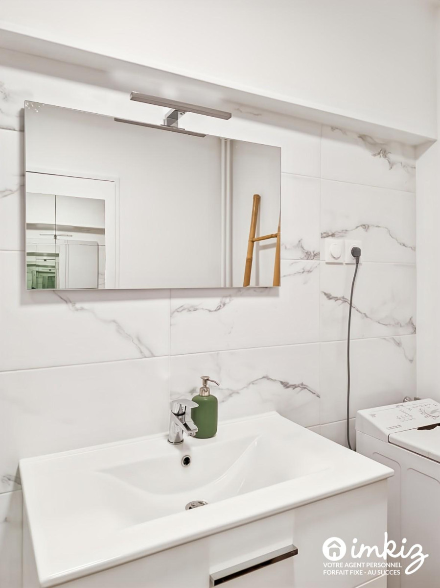 
                                                Vente
                                                 Paris 20ème 3P traversant 66 m² rénové avec cave