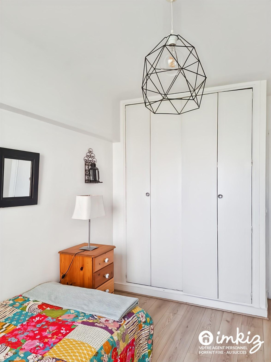 
                                                Vente
                                                 Paris 20ème 3P traversant 66 m² rénové avec cave