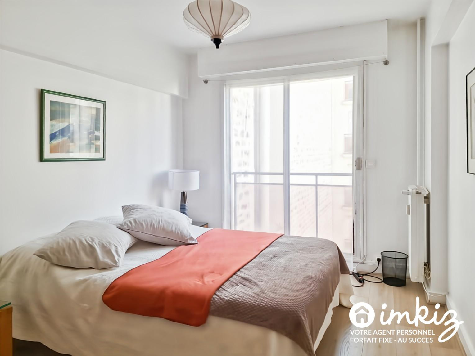 
                                                Vente
                                                 Paris 20ème 3P traversant 66 m² rénové avec cave