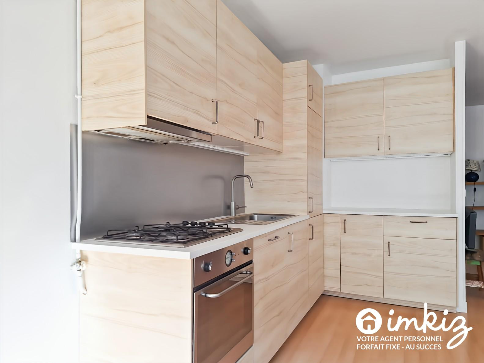 
                                                Vente
                                                 Paris 20ème 3P traversant 66 m² rénové avec cave