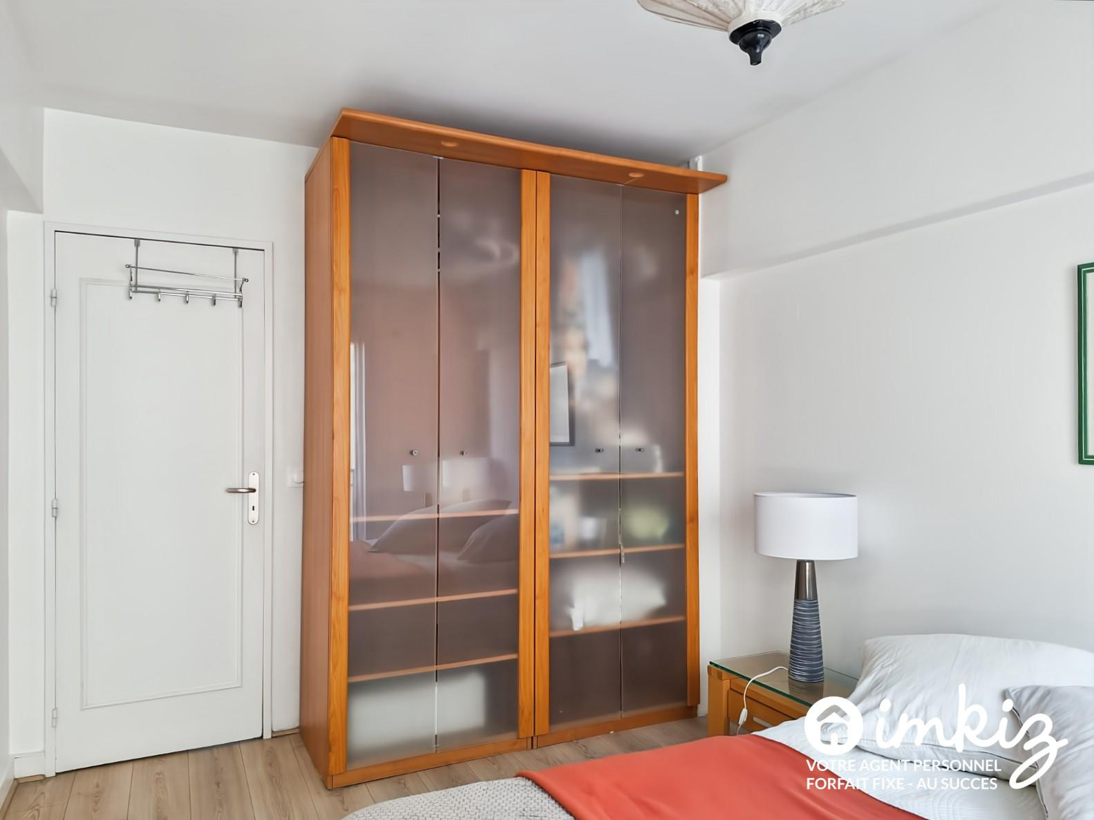 
                                                Vente
                                                 Paris 20ème 3P traversant 66 m² rénové avec cave