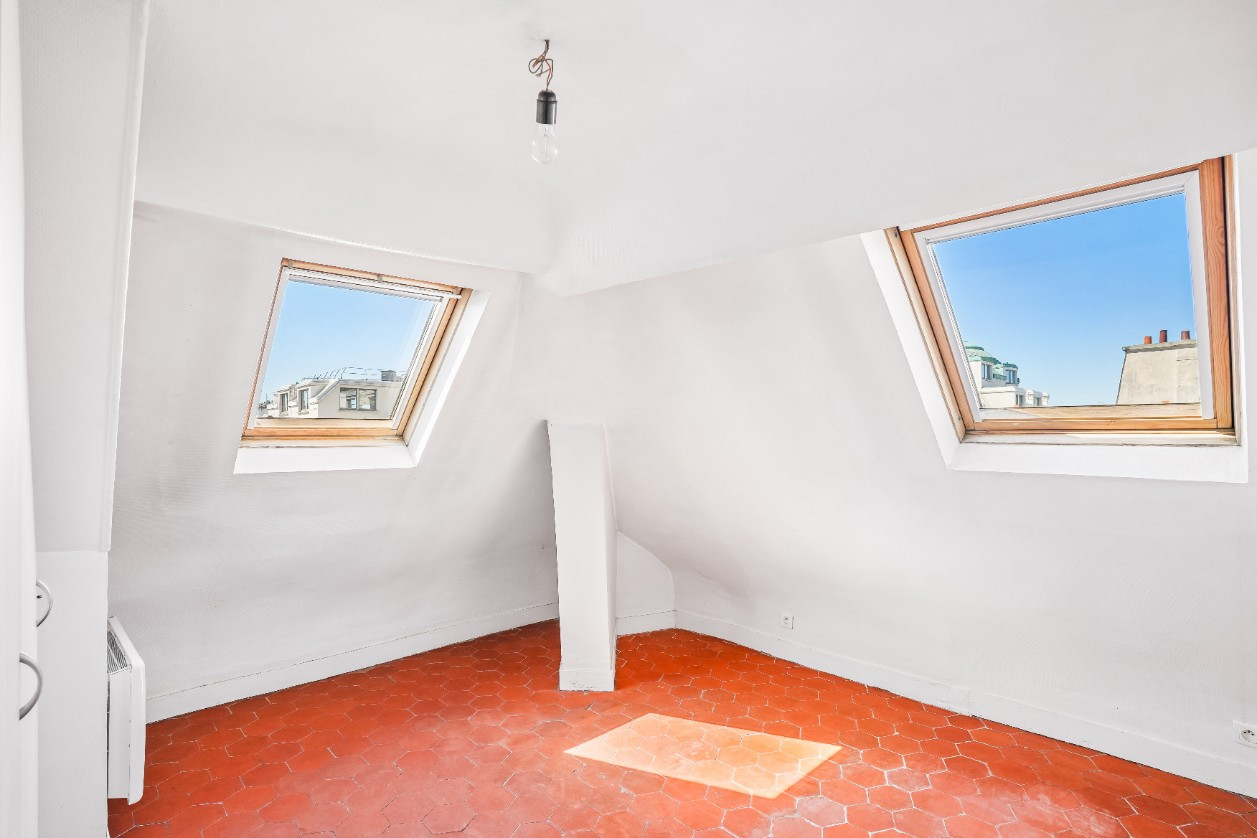 
                                                Vente
                                                 2 pièces - 49m2 au sol - PARIS 2EME - Opéra