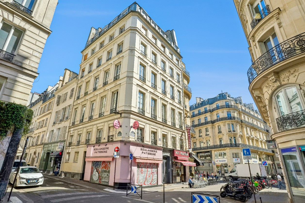 
                                                Vente
                                                 2 pièces - 49m2 au sol - PARIS 2EME - Opéra