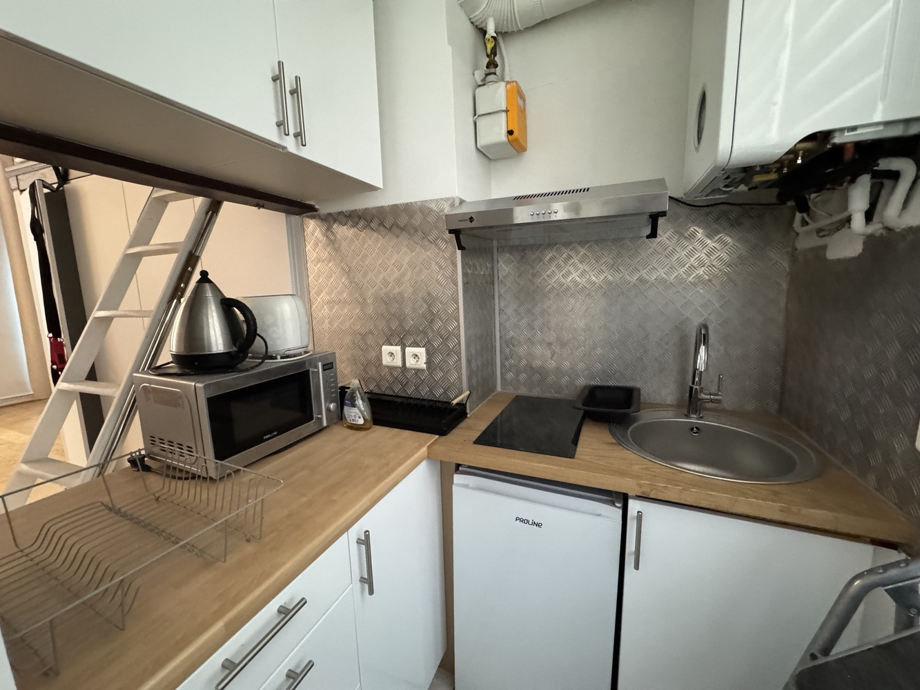 
                                                Location
                                                 PARIS 6 - RUE DAUPHINE | Grand Studio meublé