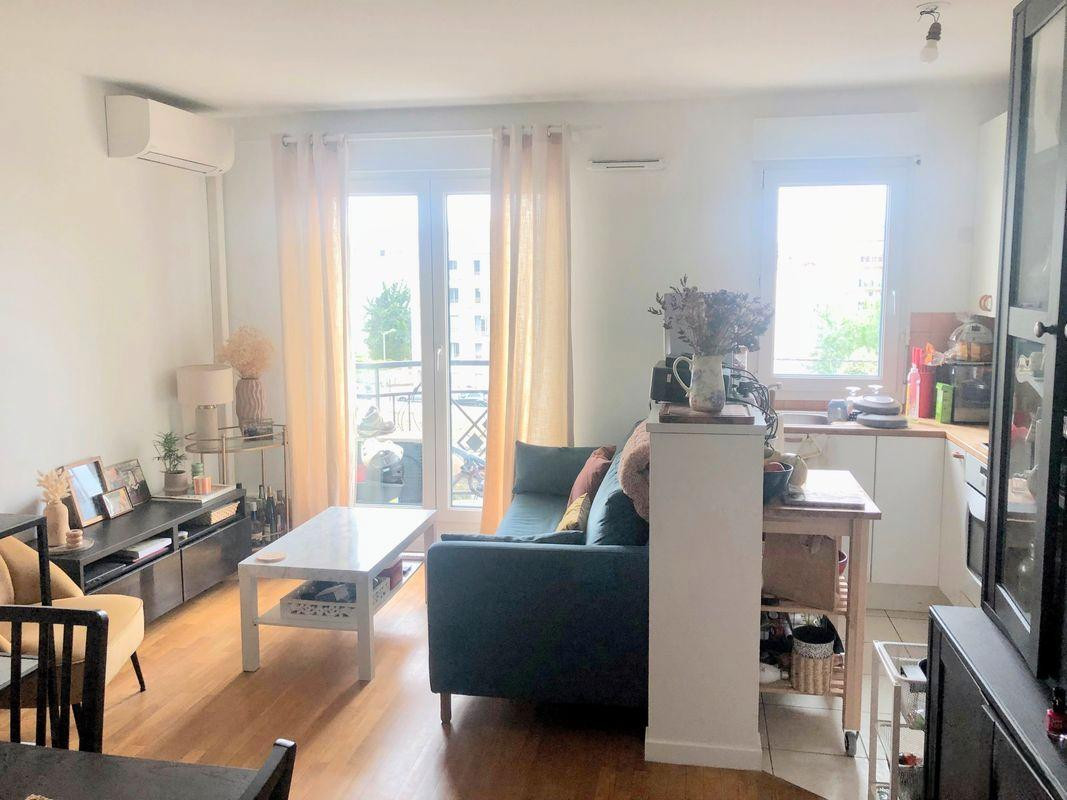 
                                                Location
                                                 Paris Charenton 2P refait à neuf 46M2 1295 CC