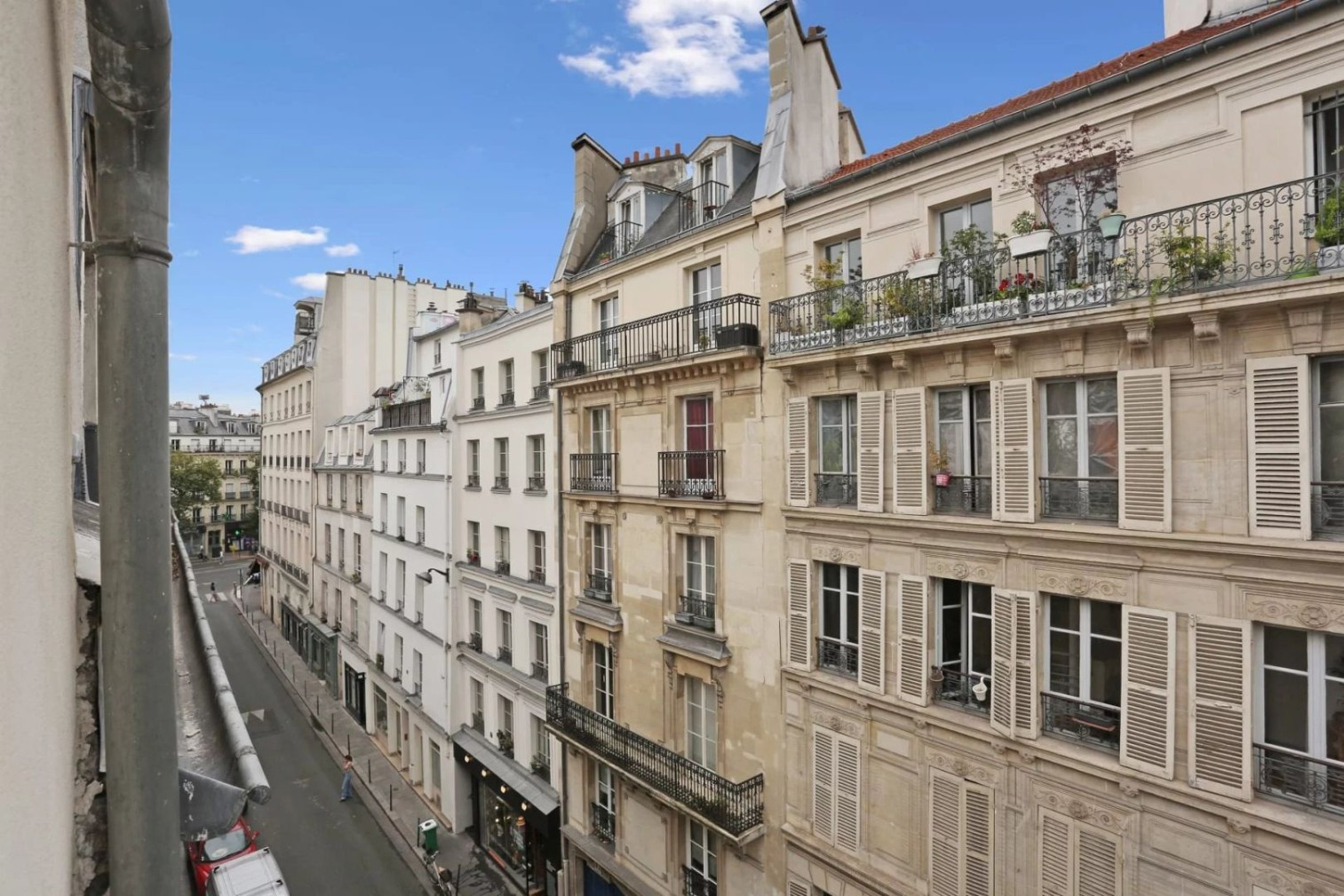 
                                                Vente
                                                 PARIS III - PONT AUX CHOUX - MAGNIFIQUE 2 PIECES