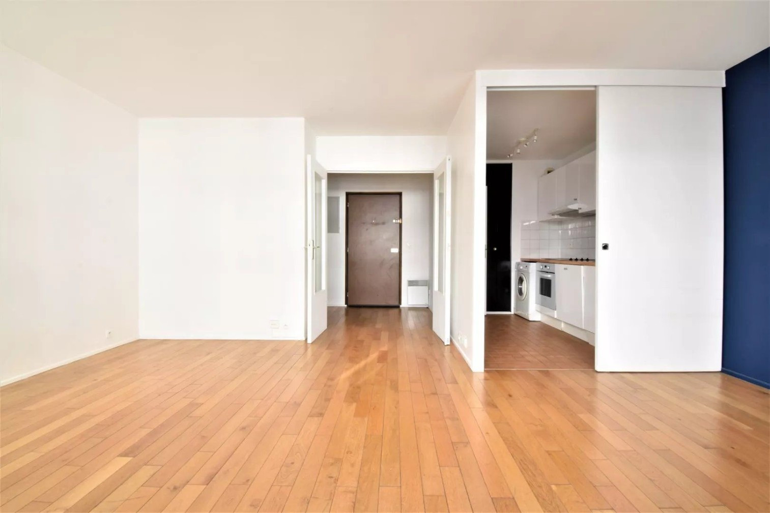 
                                                Vente
                                                 PARIS XV - COMMERCE/THEATRE - DEUX PIECES